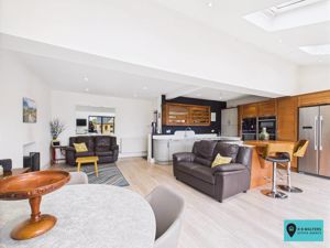 Kitchen/Diner/Family Room- click for photo gallery
